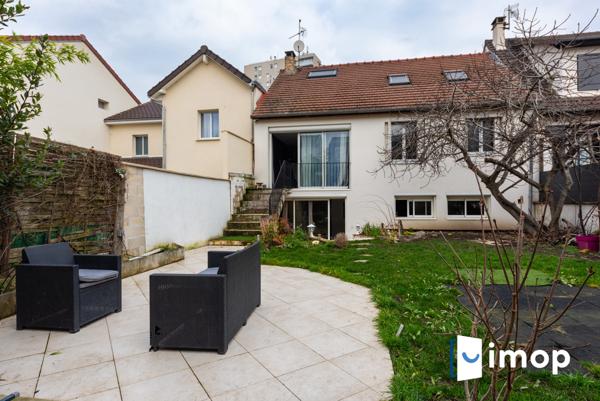 Proximité RER D. Maison de 220m2 avec dépendance et jardin
