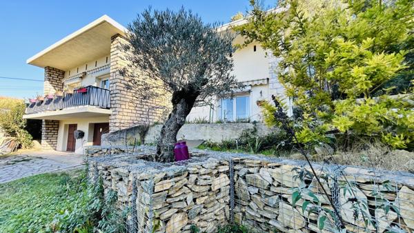 La Penne-sur-Huveaune (13821) Charmante maison familiale avec piscine et grand garage