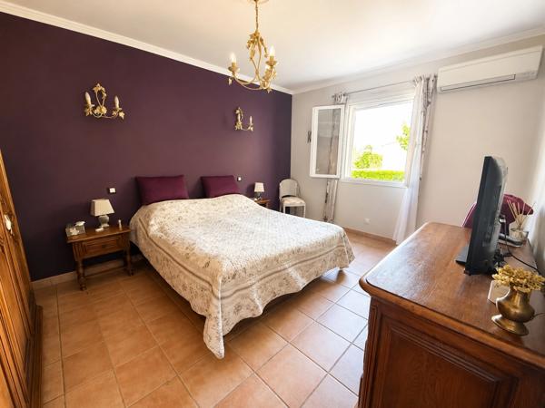 Maison à vendre 6 pièces 130 m2, dépendance, piscine, jardin  LAURIS (84)