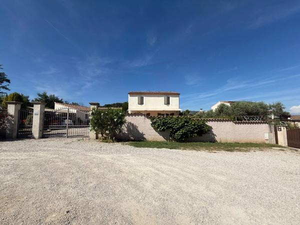 Maison à vendre 6 pièces 130 m2, dépendance, piscine, jardin  LAURIS (84)