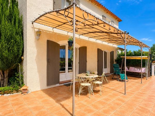 Maison à vendre 6 pièces 130 m2, dépendance, piscine, jardin  LAURIS (84)