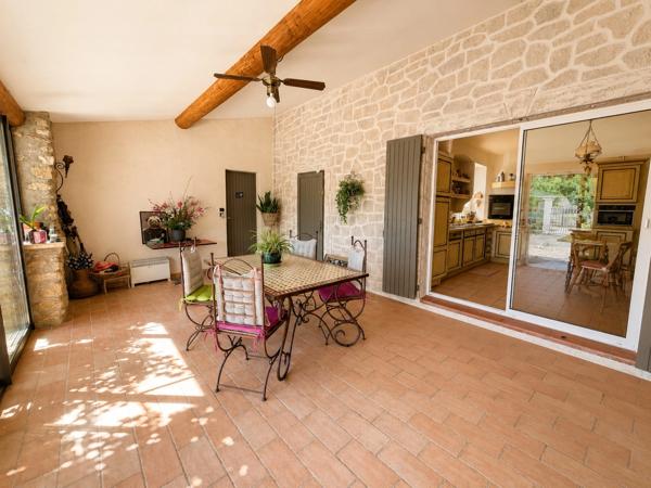 Maison à vendre 6 pièces 130 m2, dépendance, piscine, jardin  LAURIS (84)