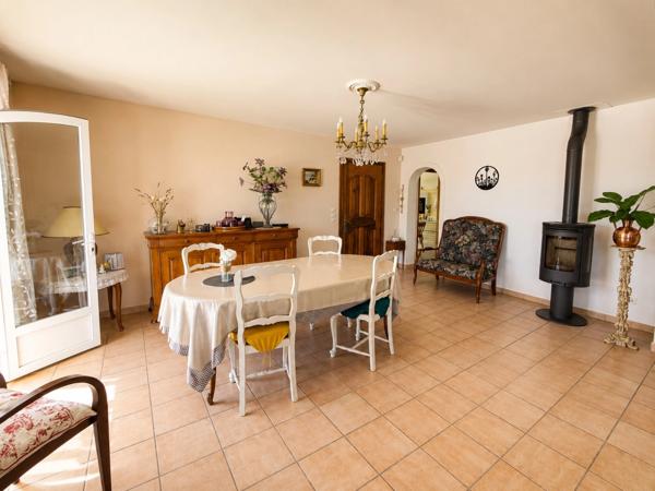 Maison à vendre 6 pièces 130 m2, dépendance, piscine, jardin  LAURIS (84)