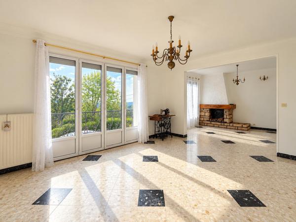 Maison
         7 pièces
        - 150 m² 399 000 €*