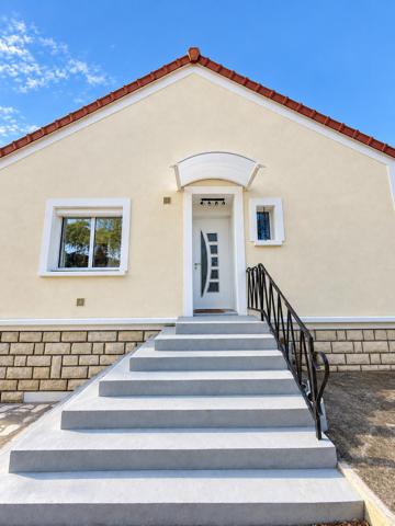 Maison
         7 pièces
        - 150 m² 399 000 €*