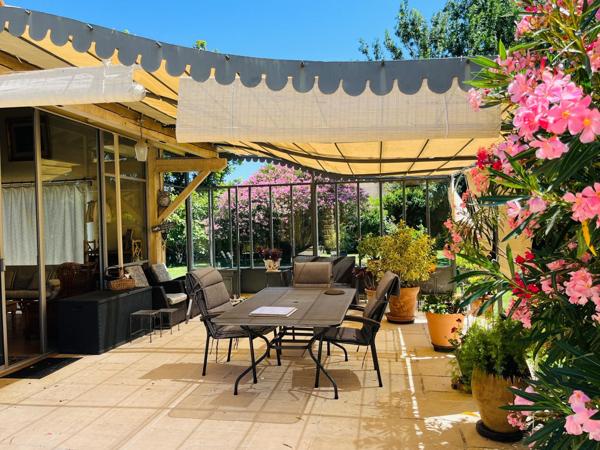 Grande maison familiale avec jardin et dépendances