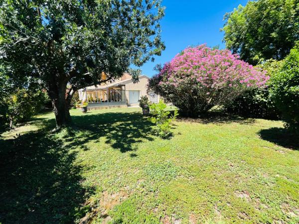 Grande maison familiale avec jardin et dépendances