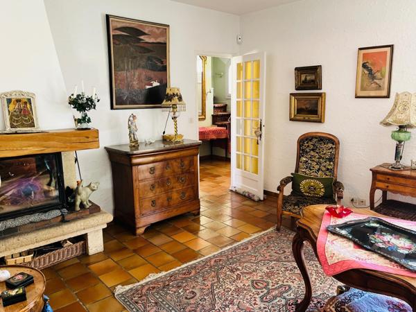 Grande maison familiale avec jardin et dépendances