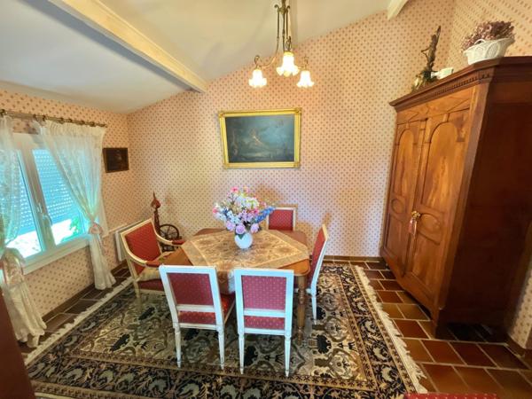 Grande maison familiale avec jardin et dépendances