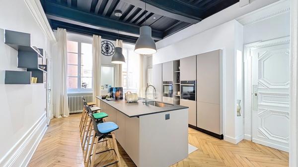 CHALON SUR SAONE (71) Appartement de standing à vendre 7 pièces de 171.44 m²