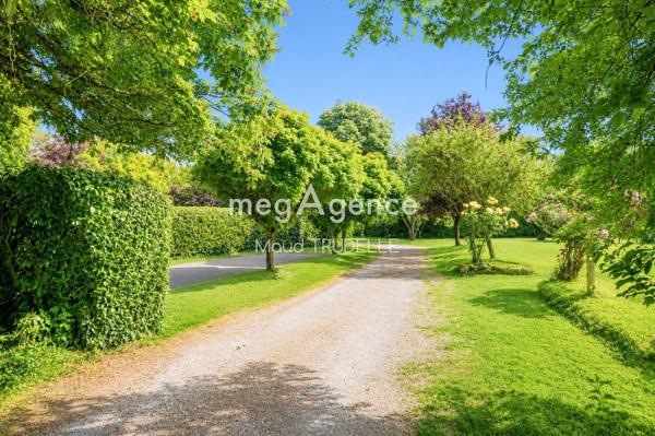 Immeuble à SAINT-SATURNIN, 72650 - 275m²