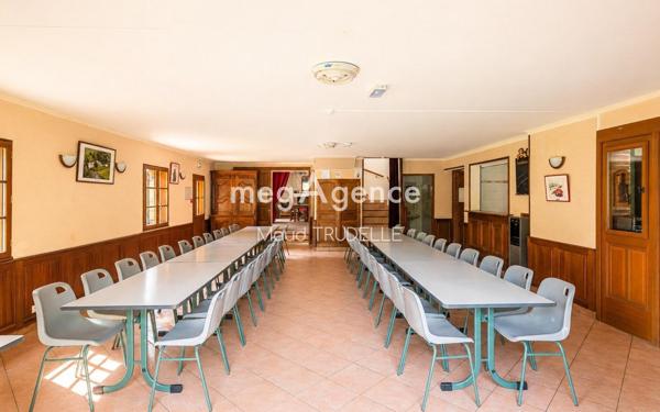 Immeuble à SAINT-SATURNIN, 72650 - 275m²