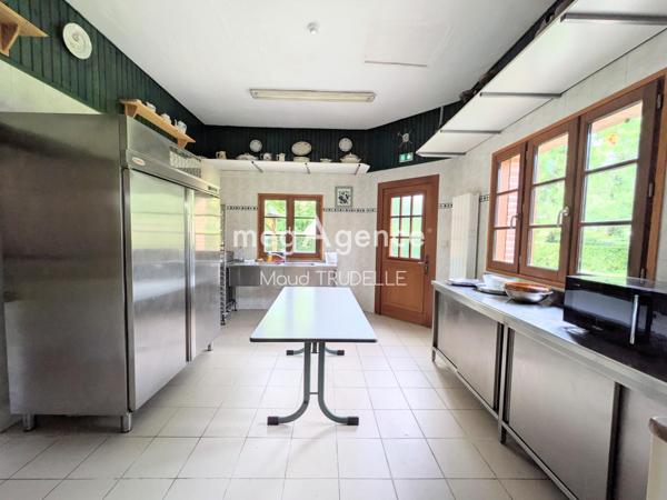 Immeuble à SAINT-SATURNIN, 72650 - 275m²