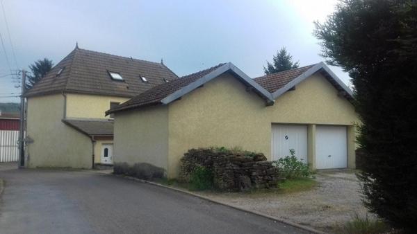 Ensemble immobilier avec garages et terrain
