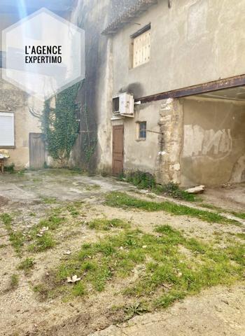 Courthézon (84350) MAISON DE VILLAGE AVEC COUR ET DEUX PLACES DE PARKING