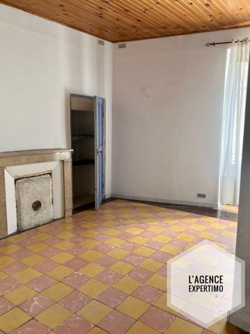 Courthézon (84350) MAISON DE VILLAGE AVEC COUR ET DEUX PLACES DE PARKING