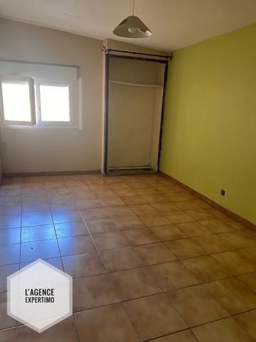 Courthézon (84350) MAISON DE VILLAGE AVEC COUR ET DEUX PLACES DE PARKING