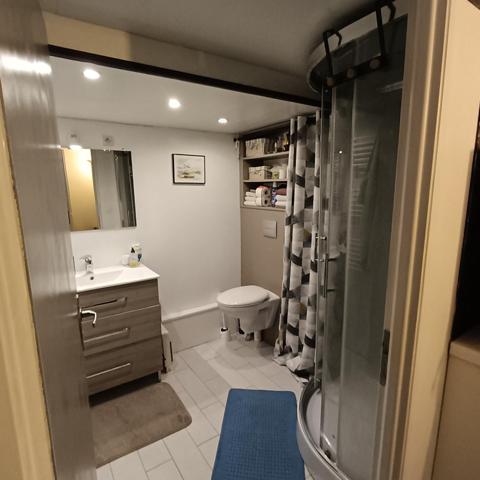 EXCLU – PÉPITE À MIRECOURT ! Dans un quartier calme et cadre champêtre, cette maison 120 m² – 6 pièces offre 3 chambres, 2 salles de bain, terrasse plein sud de 30 m2 garage 50 m², cave superbe et jardin 2200 m². Deux accès indépendants pour plus de possibilités. Opportunité rare, prix de vente 210 000 euros Contactez-moi vite Pascal Choisnel SAFTI 07 84 98 71 60 Pascal.choisnel@safti.fr