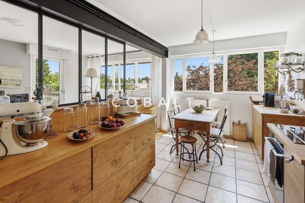 Dernier étage avec terrasse plein sud : un bel appartement familial aux prestations soignées