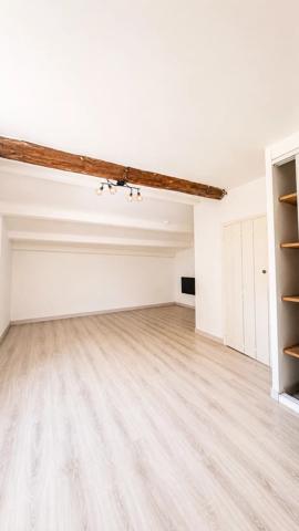 Location                                                      Appartement
                        
                     3 pièces                      84 m2                     à Pourrières