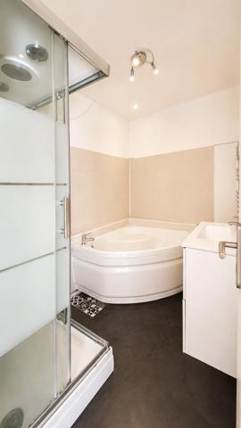 Location                                                      Appartement
                        
                     3 pièces                      84 m2                     à Pourrières
