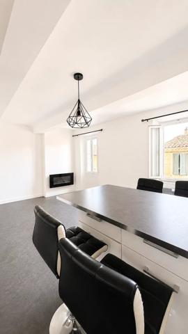 Location                                                      Appartement
                        
                     3 pièces                      84 m2                     à Pourrières