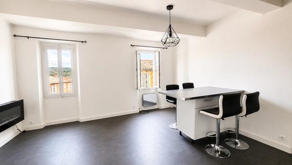 Location                                                      Appartement
                        
                     3 pièces                      84 m2                     à Pourrières
