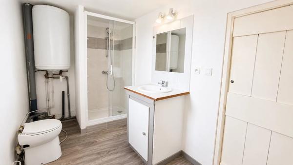 Location                                                      Appartement
                        
                     3 pièces                      84 m2                     à Pourrières