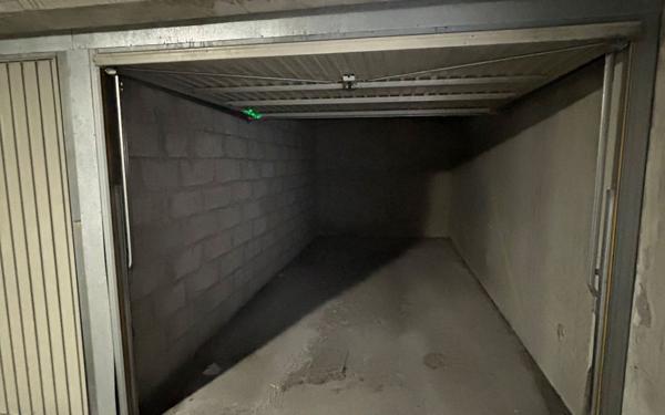 Stationnement à louer    10 m2 Lyon 3