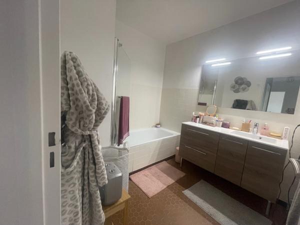 Appartement T4- 81,63m2- 8ème et dernier étage- Cave- Parking Privatif- Garage- Vue dégagée