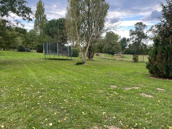 Longère de 4 chambres entièrement rénovée sur un terrain de 17000 m²