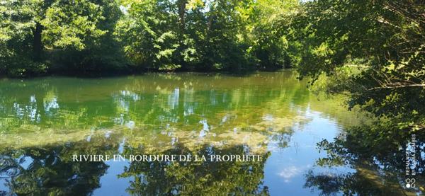 Château du 19e  avec dépendances et parc