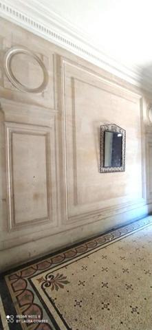 Château du 19e  avec dépendances et parc