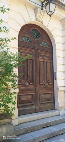 Château du 19e  avec dépendances et parc