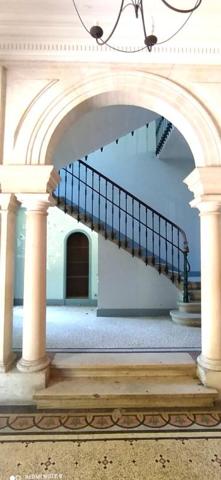 Château du 19e  avec dépendances et parc