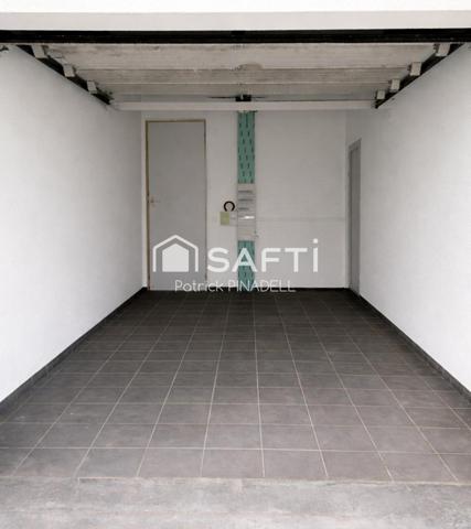 Maison d'habitation 4 faces, de type T6, comprenant 5 chambres, 4 salles de Bains, 2 WC