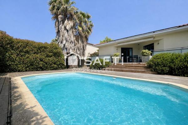 Maison d'habitation 4 faces, de type T6, comprenant 5 chambres, 4 salles de Bains, 2 WC