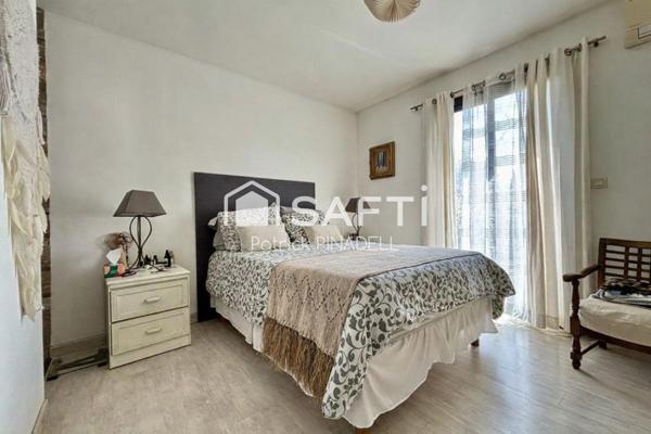 Maison d'habitation 4 faces, de type T6, comprenant 5 chambres, 4 salles de Bains, 2 WC