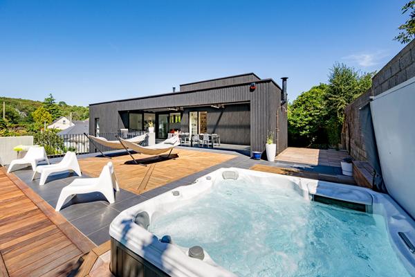 Maison d'architecte Meublée Piscine et Jacuzzi vue mer SAINT LAURENT