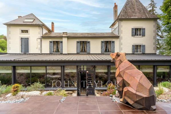 Domaine d’exception avec activité hoteliere et restaurationau coeur du perrigord blanc – Château du XVIIIᵉ siècle au cœur d’un parc boisé de 3,5 hectares