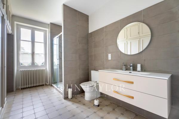 Domaine d’exception avec activité hoteliere et restaurationau coeur du perrigord blanc – Château du XVIIIᵉ siècle au cœur d’un parc boisé de 3,5 hectares