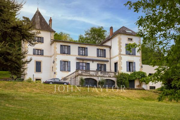 Domaine d’exception avec activité hoteliere et restaurationau coeur du perrigord blanc – Château du XVIIIᵉ siècle au cœur d’un parc boisé de 3,5 hectares