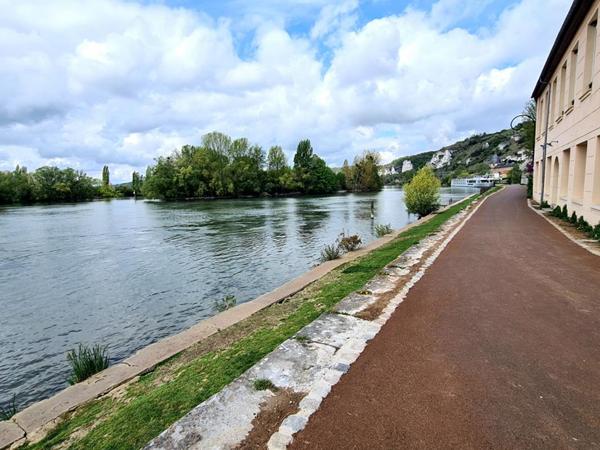 Exclusivité : Petit Andelys, agréable maison sans travaux de 94.50 m2 proche des bords de Seine, - 2 chambres sur 153 m2 de terrain - Prix 317.700