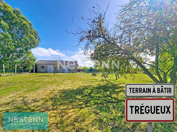 A VENDRE - TREGUEUX - Terrain constructible de 893 m²- hors lotissement - libre de constructeur