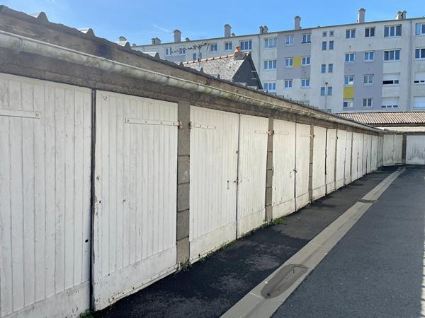 VENTE - LOTS 4 GARAGES LOUES QUARTIER SAINTE-THERESE