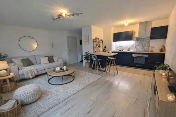 T2 rénové avec garage, parking, idealement situé