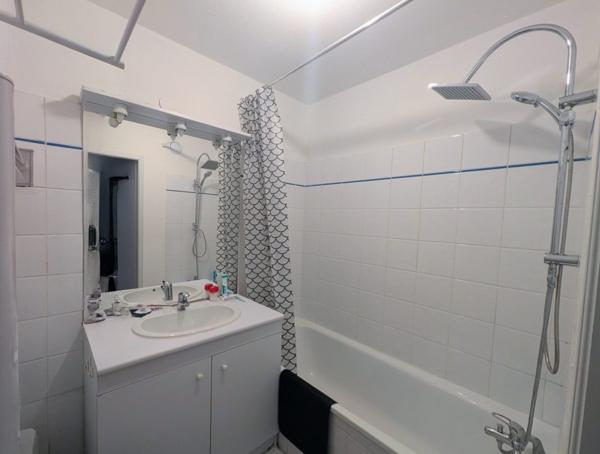 T2 rénové avec garage, parking, idealement situé