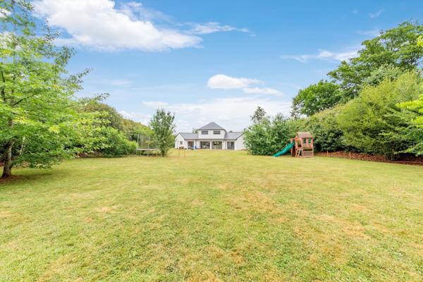 Maison Betton GRAND TERRAIN / PAS DE VIS A VIS / SEJOUR 70 M² / SUITE PARENTALE.