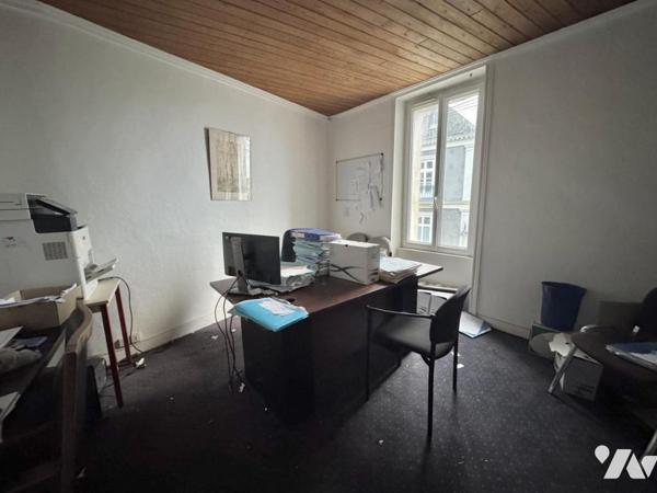 Bien mixte à usage commercial et habitation en plein centre-ville de Savenay 