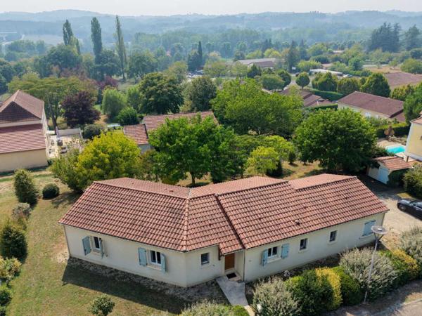 Maison contemporaine - Cazals Secteur Cazals - Agréable Contemporaine de plain-pied avec garage sur 1057 m² arborés proche commerces